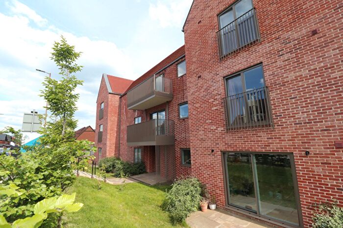 2 Bedroom Flat To Rent In Chelmsford Road, Brentwood, CM15