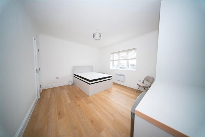 1 Bedroom Property To Rent In Bath Road, Hounslow, TW4