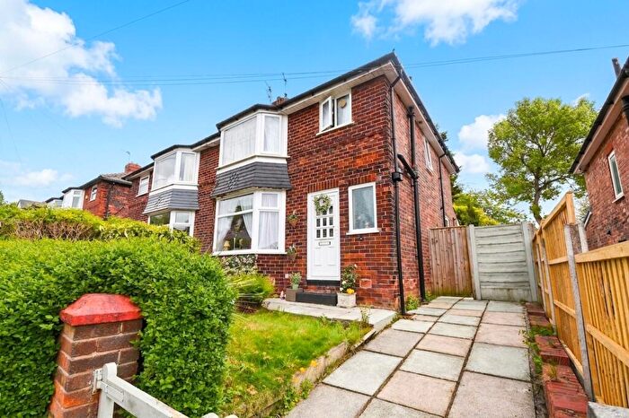3 Bedroom Semi-Detached House For Sale In Margrove Road, Salford, M6