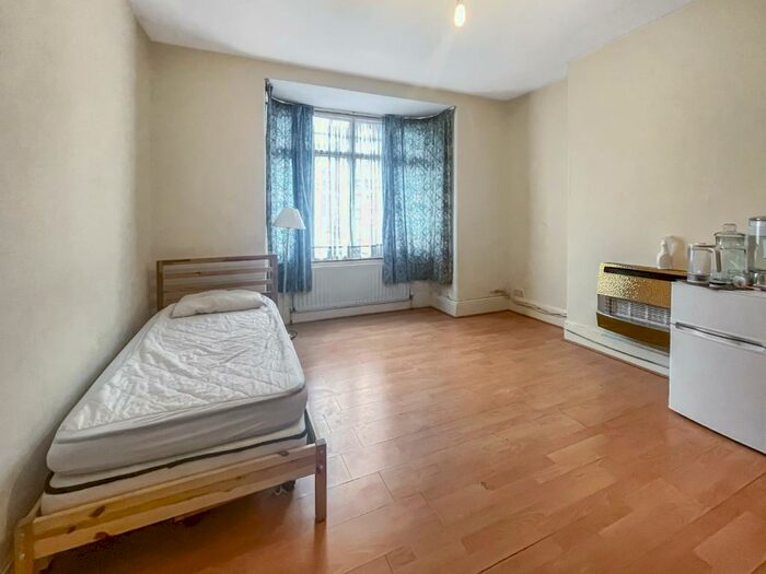 1 Bedroom Semi-Detached House To Rent In George Lane, London, SE13