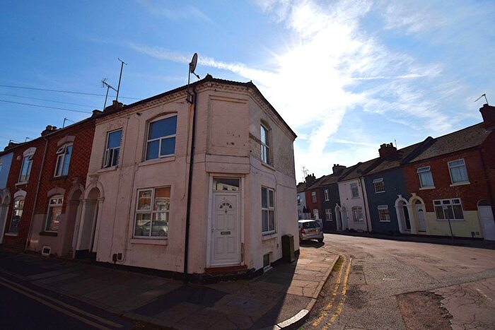 1 Bedroom Flat To Rent In Overstone Road, Northampton, NN1
