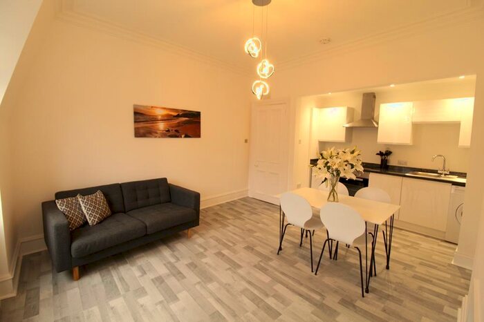 1 Bedroom Flat To Rent In Hollybank Place, Top Left, AB11