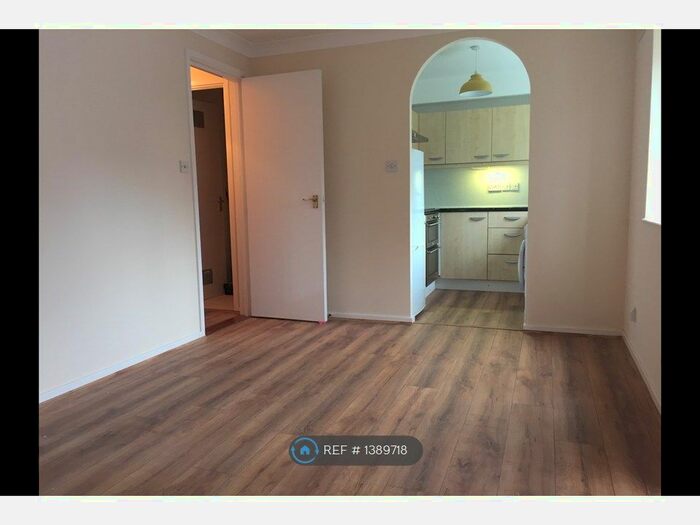 1 Bedroom Flat To Rent In Shelley Way, London, SW19