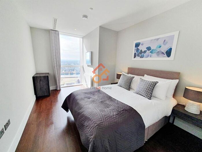 3 Bedroom Flat To Rent In Maine Tower, Harbour Way, London, E14