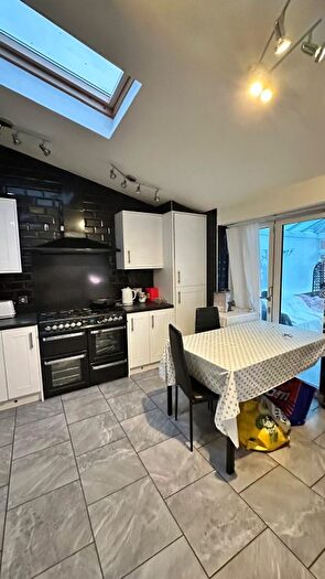 2 Bedroom Flat To Rent In Chase Cross Road, Romford, RM5