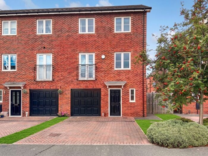4 Bedroom Town House For Sale In Walton Park Steet, Navigation Point, Castleford, WF10