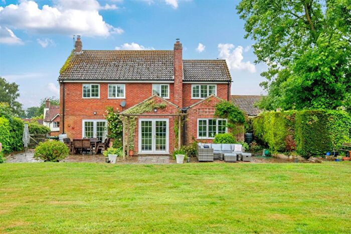 5 Bedroom Detached House For Sale In Woodland Road, Patney, SN10