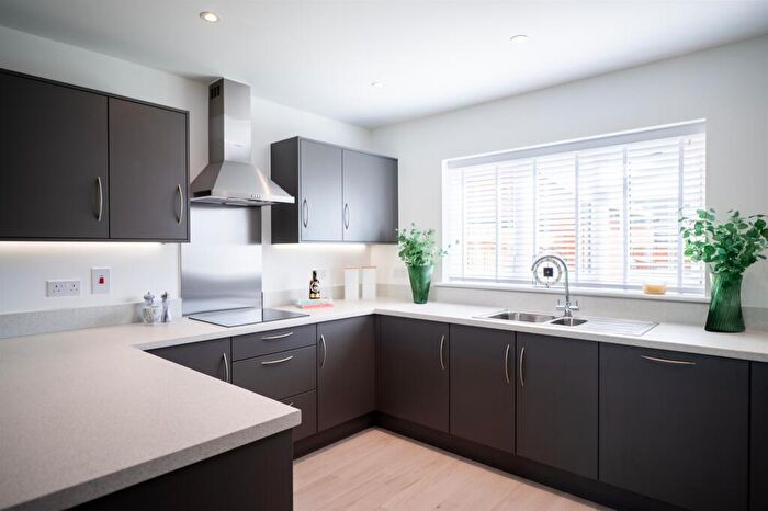 5 Bedroom Detached House For Sale In The Pastures, Wood View, Grays, RM16