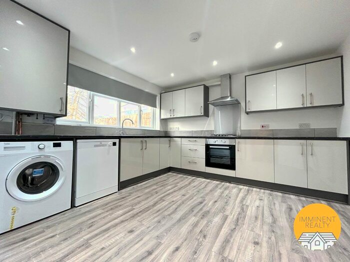 3 Bedroom Terraced House To Rent In Swallows Meadow, Solihull, B90