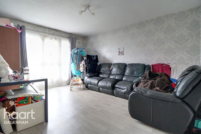 2 Bedroom Flat For Sale In Wythenshawe Road, Dagenham, RM10