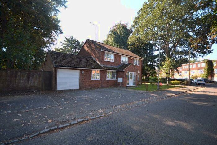 4 Bedroom Detached House To Rent In Fieldhead Gardens Bourne End, SL8