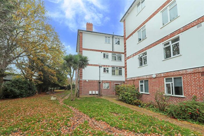 2 Bedroom Flat For Sale In Rickmansworth Road, Pinner, HA5