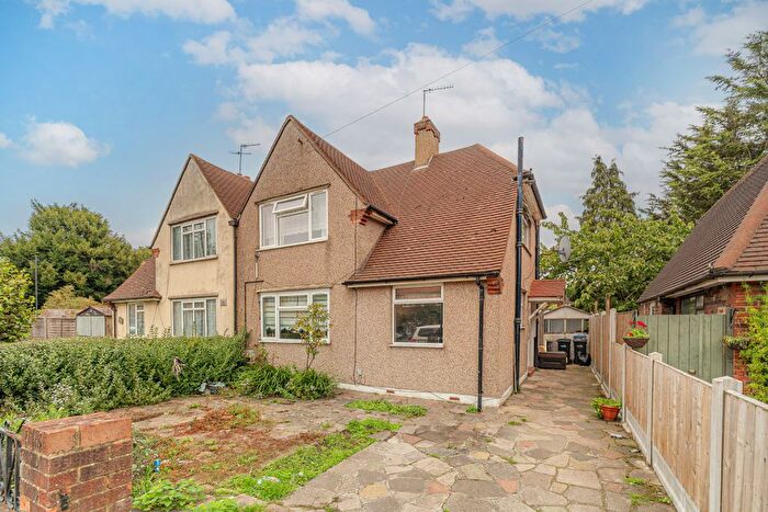 3 Bedroom Semi-detached House For Sale In Haselbury Road, London, N9