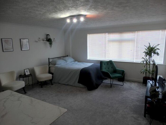 Studio To Rent In Seamill Park Crescent, Worthing, BN11