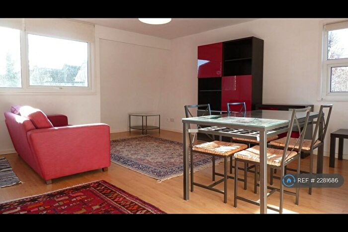 2 Bedroom Flat To Rent In Alma Court, Bristol, BS8