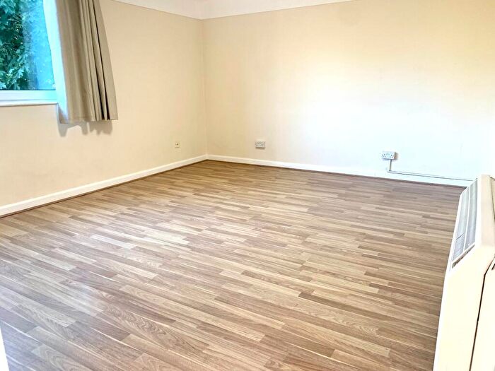 2 Bedroom Apartment To Rent In Bassett, Southampton, SO16