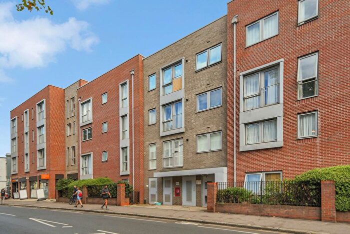 1 Bedroom Flat For Sale In High Road, Leyton, E10