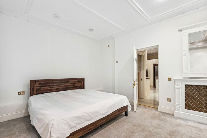 3 Bedroom Flat To Rent In Cumberland Mansions, George Street, W1H