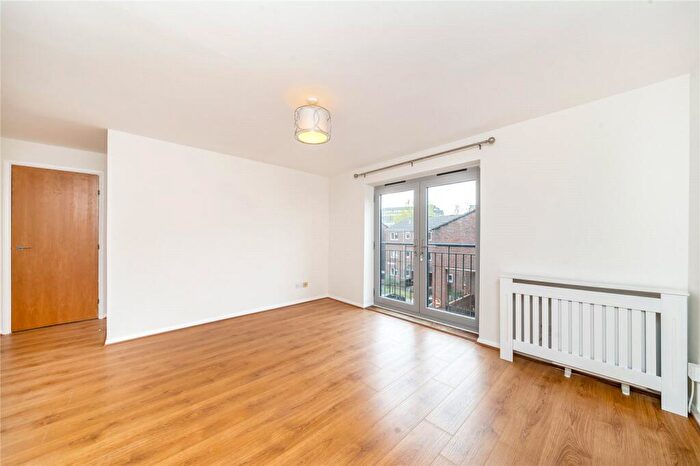 2 Bedroom Flat To Rent In Chicksand Street, London, E1