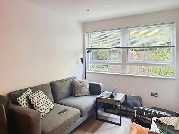 1 Bedroom Flat To Rent In Wood Street, East Grinstead, West Sussex, RH19