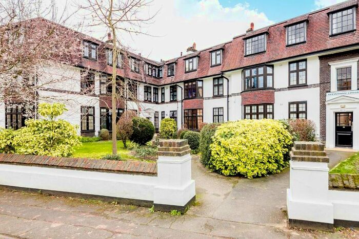 2 Bedroom Flat To Rent In Surbiton Crescent, Kingston Upon Thames, KT1