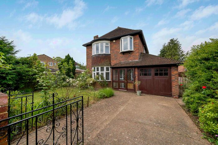 3 Bedroom Detached House To Rent In Belmont Close, Uxbridge, UB8