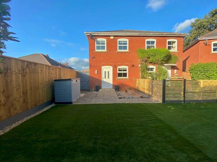 2 Bedroom House To Rent In The Old Boat Yard, Christchurch, BH23
