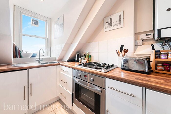 1 Bedroom Flat To Rent In Valley Road, Streatham, SW16