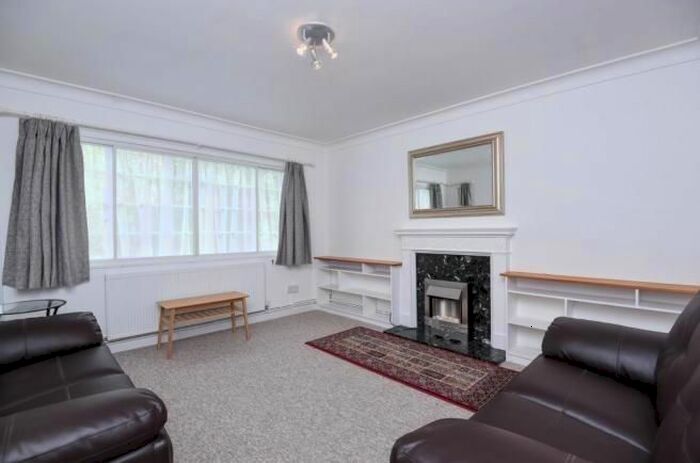 2 Bedroom Flat To Rent In Glenhill Close, Finchley, N3