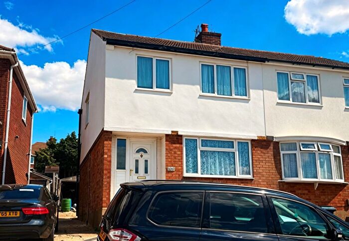 3 Bedroom Detached House To Rent In Pennine Avenue, Luton, LU3
