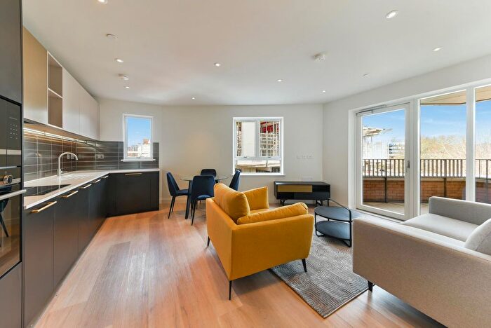 2 Bedroom Flat To Rent In Winchat House, Alexandra Gate, London, N8