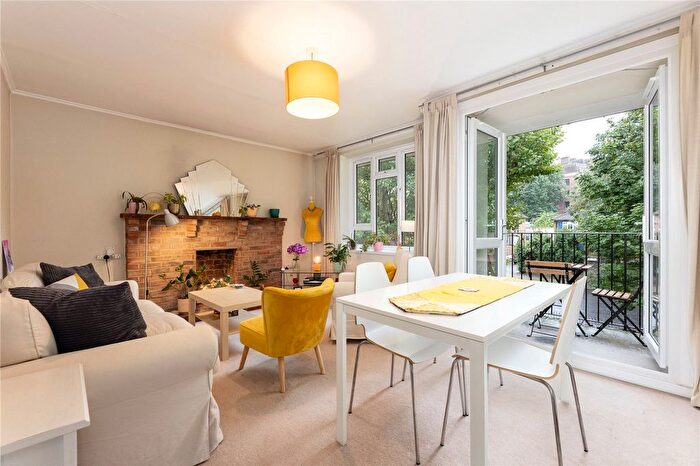 3 Bedroom Flat For Sale In Kinnaird House, Whitnell Way, Putney, London, SW15