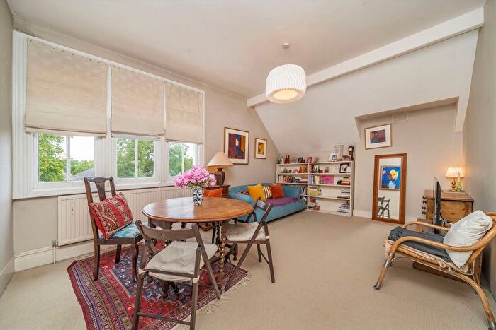 1 Bedroom Flat For Sale In Lytton Grove, Putney, SW15