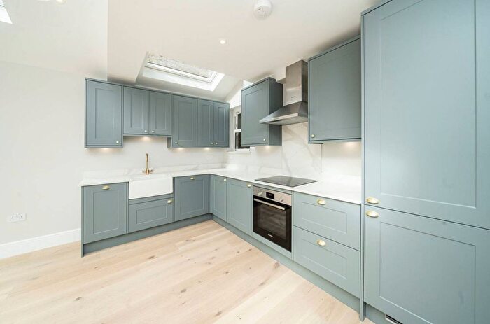 3 Bedroom Flat For Sale In Earlsfield Road, Earlsfield, London, SW18