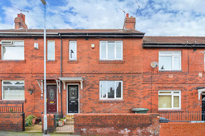 3 Bedroom Terraced House For Sale In Hughenden View, Morley, LS27