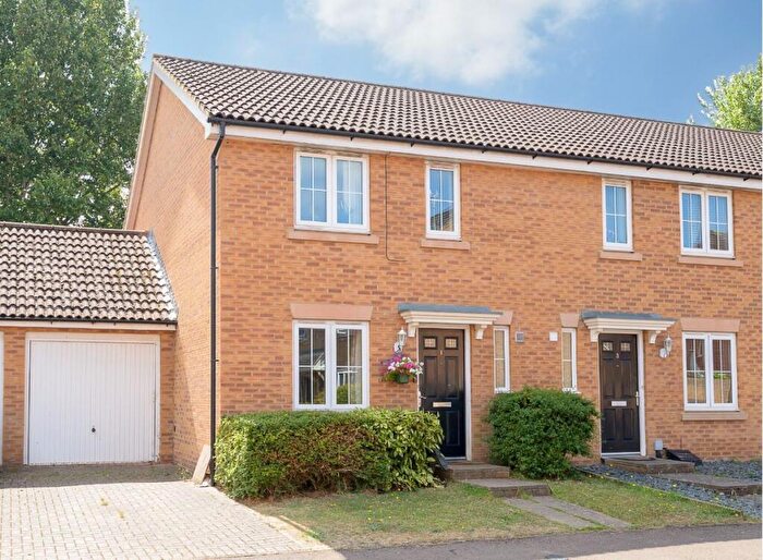 3 Bedroom Semi-Detached House For Sale In May Hill View, Newent, GL18