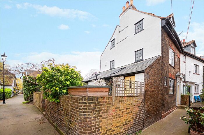 3 Bedroom Semi Detached House For Sale In The Embankment, Twickenham, TW1
