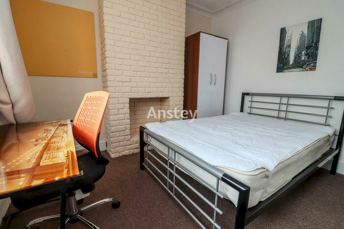 4 Bedroom Terraced House To Rent In Southcliff Road, Southampton, SO14