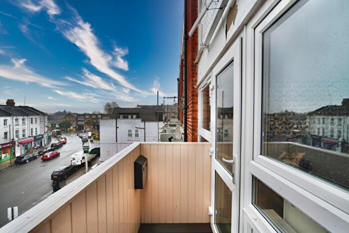 3 Bedroom Flat For Sale In Bell Lane, London, NW4