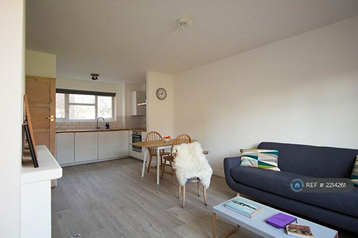 1 Bedroom Flat To Rent In Royal Oak Court, London, N1