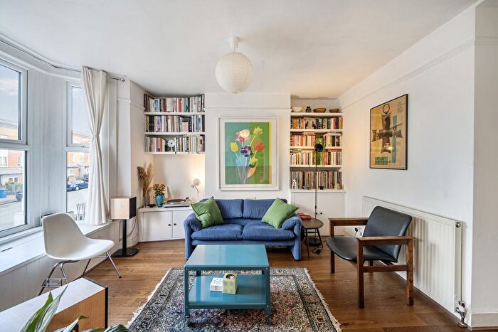 2 Bedroom Flat For Sale In Linden Grove, London, SE15