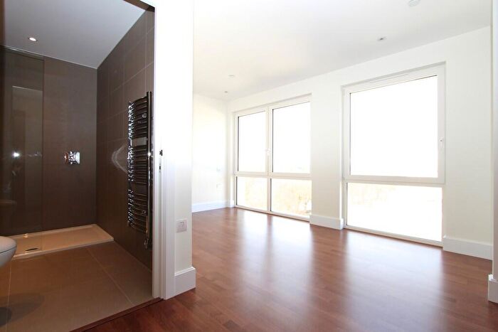 2 Bedroom Apartment To Rent In Kingston Riverside, KT2