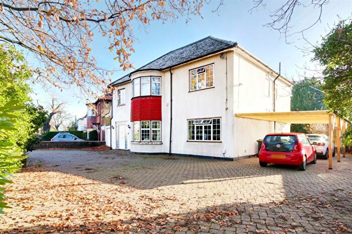 6 Bedroom Detached House For Sale In Lavender Hill, Enfield, EN2