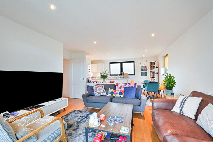 2 Bedroom Apartment For Sale In Bow Common Lane, London, E3