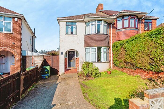 3 Bedroom Semi Detached House For Sale In Gainsford Road, Southampton, SO19