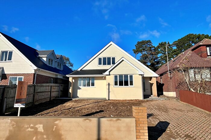 4 Bedroom Detached House For Sale In Springdale Avenue, Broadstone, BH18