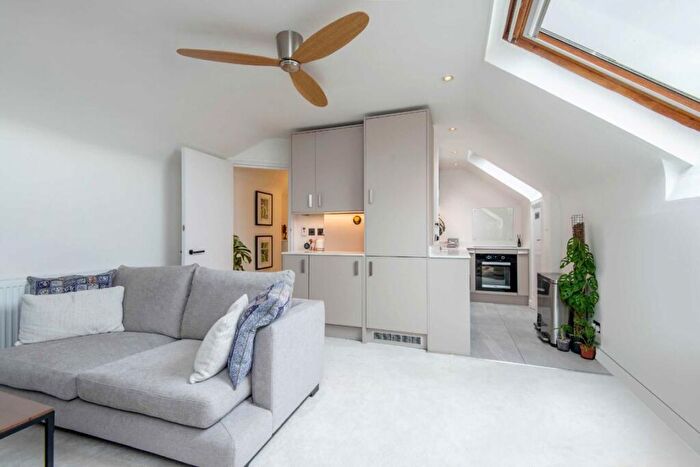 1 Bedroom Flat For Sale In Shepherds Hill, Highgate, N6