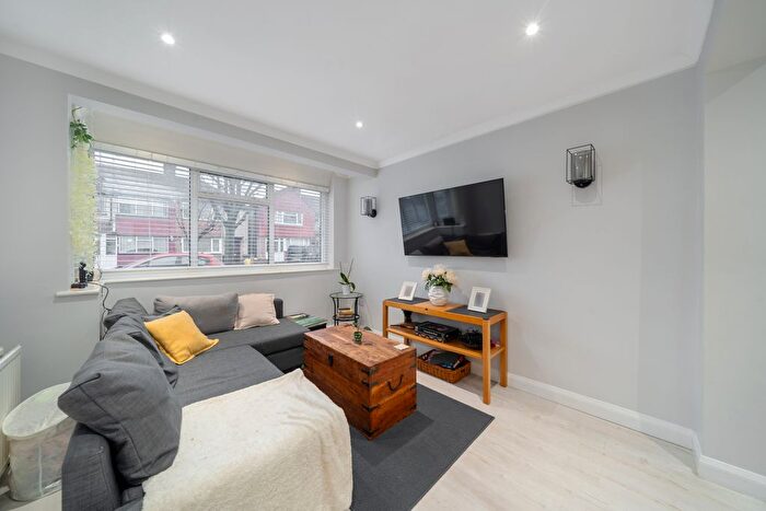 2 Bedroom Terraced House For Sale In Rochford Way, Croydon, CR0