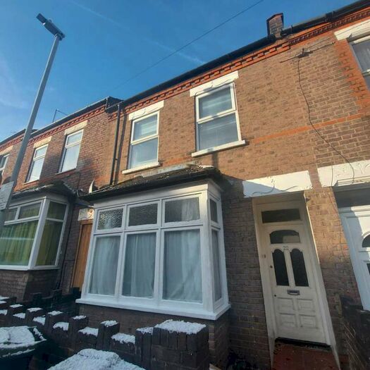 4 Bedroom Terraced House To Rent In Chiltern Rise, Luton, LU1