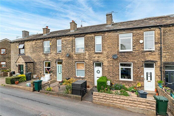 3 Bedroom Terraced House For Sale In Crooke Lane, Wilsden, BD15